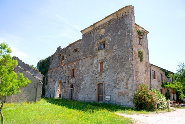 Campania - Il palazzo di Federico II° di Svevia a Calvi (Benevento) - Ph. Fiore Silvestro Barbato | CCBY-SA2.0