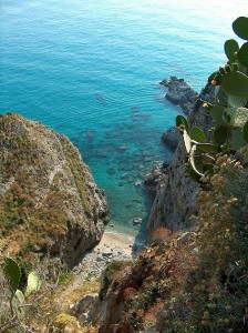 Piccola cala a Capo Vaticano, Ricadi (VV) - Ph. anja_ferstl | Public domain