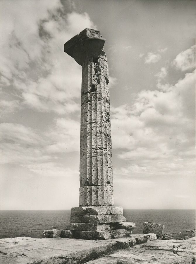 Calabria - La colonna superstite del Tempio di Hera Lacinia, a Crotone, in una cartolina d'epoca
