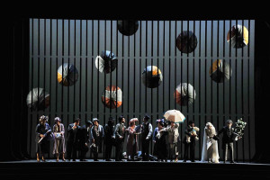 Una scena de 'Il Cappello di paglia di Firenze' di Nino Rota, Teatro Petruzzelli, scene e costumi di T. Lagattolla
