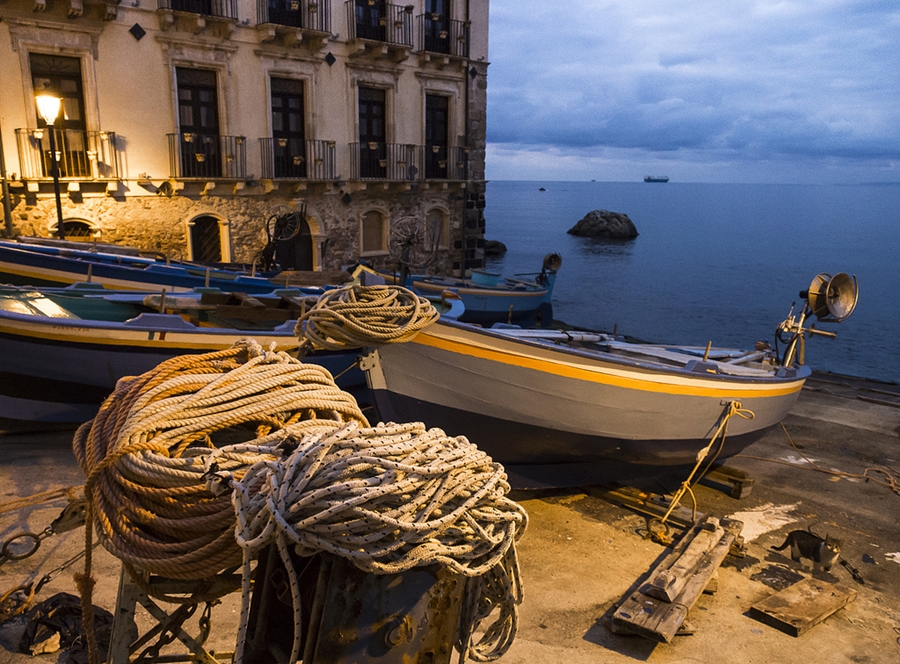 I luoghi del Mito | Il rabbioso lamento di Scilla e l'eco del vortice Cariddi fra gli scogli della Chianalea