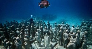 50 sculture nel mare di Pizzo Calabro per ricordare i migranti scomparsi nelle acque del Mediterraneo
