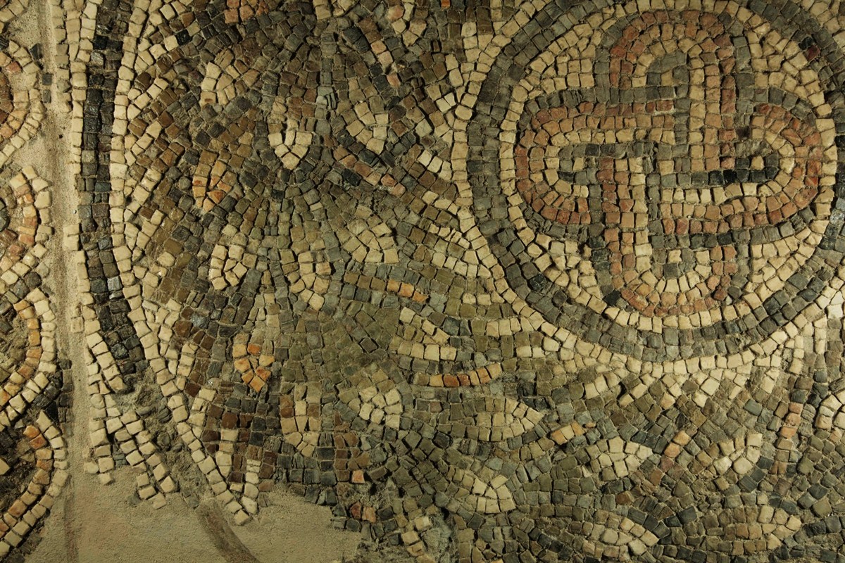 Calabria – Particolare del mosaico della sinagoga tardo-imperiale di Bova Marina (Reggio Calabria), IV-VI sec. d.C. Nell’immagine il c.d. “Nodo di Salomone”
