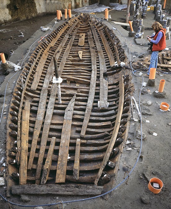 Campania - Uno dei relitti di nave ritrovati durante i lavori per la stazione della Metropolitana di P.zza Municipio, a Napoli - Ph. Soprintendenza per i Beni Archeologici