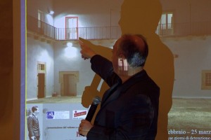 Presentazione del volume "Il prezzo della libertà": l'attore Ulderico Pesce rievoca i giorni della prigionia di Rocco Scotellaro nel ex carcere di Matera - Ph. Angela Capurso