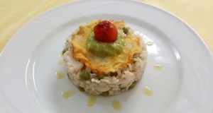 Ricette d’Autore | Medaglione di riso allo Jonio con piselli, pecorino croccante e pomodoro confit