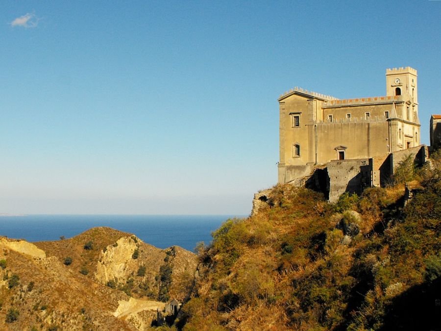 Sicilia - Scorcio del borgo di Savoca (Messina), compreso fra i Borghi più Belli d'Italia