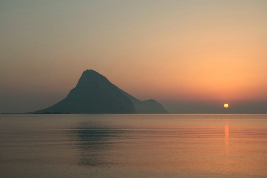Sardegna – The Tavolara island at sunrise – Ph. Cristian Santinon |CCBY-ND2.0