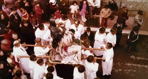 Il cruento rito calabrese dei Vattienti, in un documento fotografico degli anni ’70